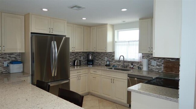 Photo - 1051 Hillsboro Mile Unit 906E