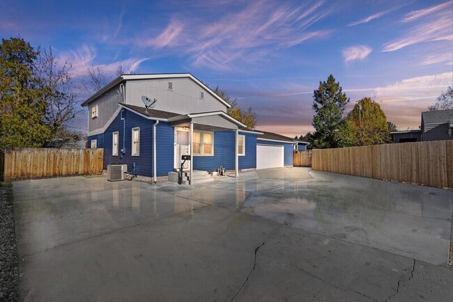 Photo - 3718 Custer Dr House