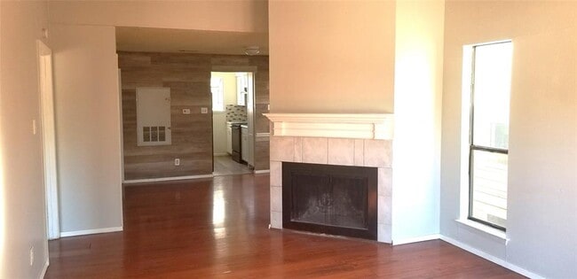 Building Photo - 1907 West Loop Unit A