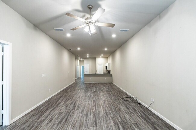 Photo - 1901 Langford Ave