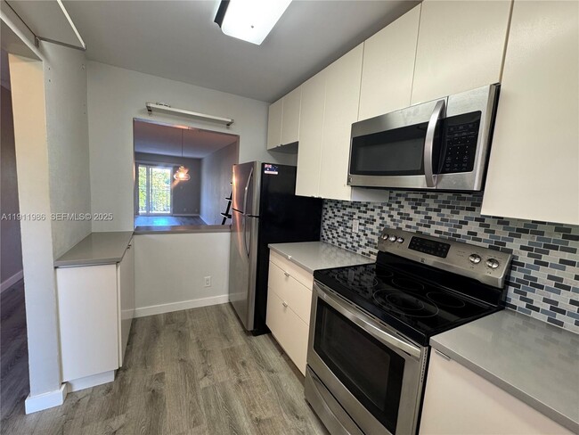 Photo - 1752 NW 3rd Terrace Unidad 317C