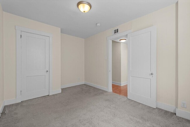 915 Chartiers Ave Unit 2