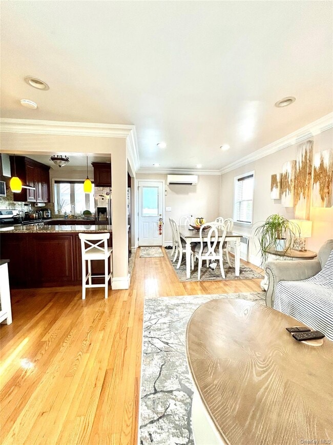 Photo - 745 S Oyster Bay Rd