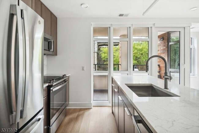 Photo - 14 Lincoln Pl Unidad 208