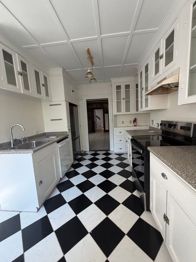 Building Photo - Spacious 4BR/3BA Home in Downtown Dover — Freshly Updated, Walk to Everything