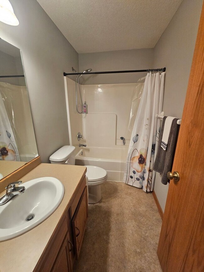 Photo - 3838-40 Unit 3838