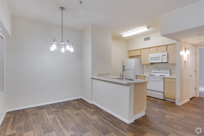 2 habitaciones, 2 baños - 845 pies cuadrados - Comedor - Oasis at Mesa Palms Retirement Community