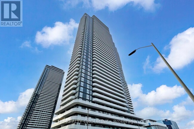 Photo - 8 Interchange Wy Unité 4803