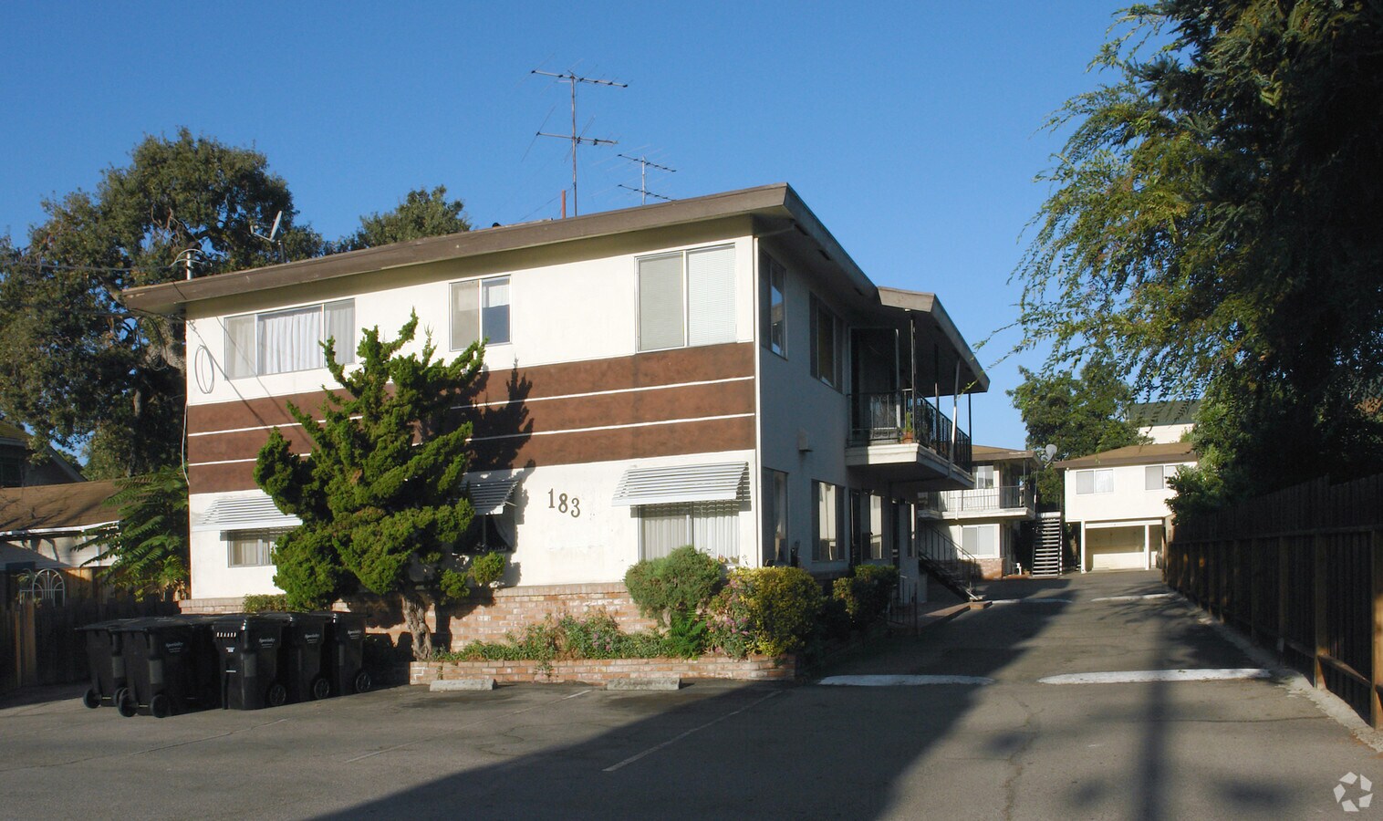 Uptown Apartments - Uptown Apartments
