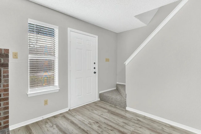 Entrada principal - 701 Wolftrap Dr