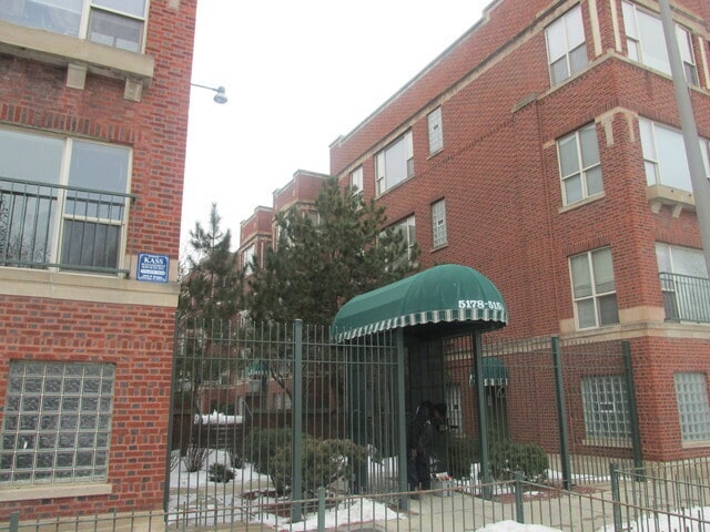 Building Photo - 5168 S King Dr Unit 3