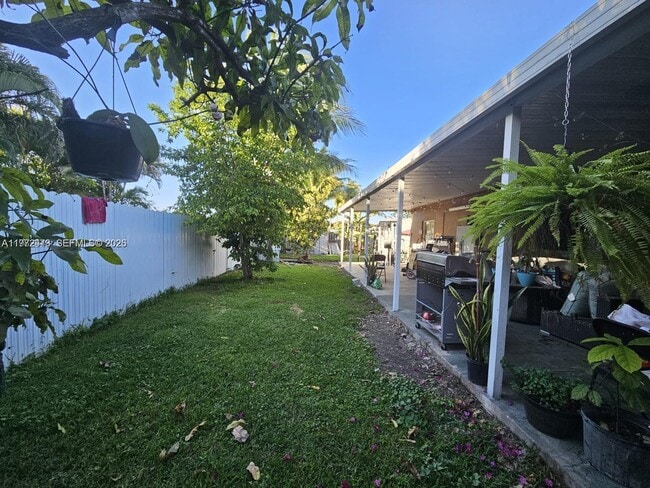 Photo - 718 SE 12th Ter