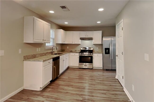 Photo - 573 Grandview Cir