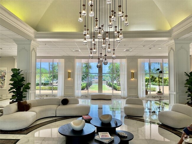 Building Photo - 5600 Collins Ave Unit 10V Rental