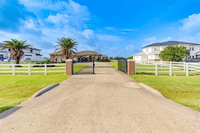 Photo - 5942 Sagamore Bay Ln
