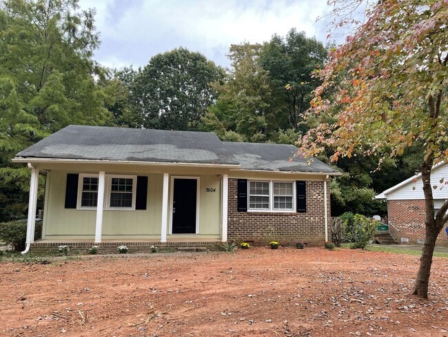 Photo - Lovely 3 Bedroom Ranch Home in Raleigh!