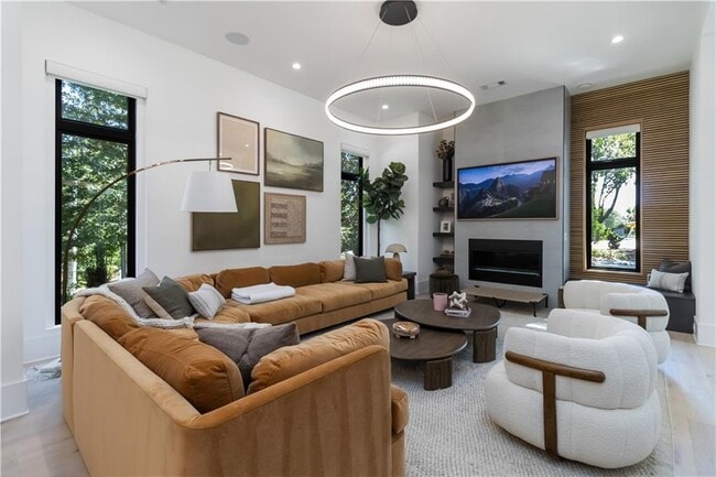 Photo - 2824 Ashford Rd NE