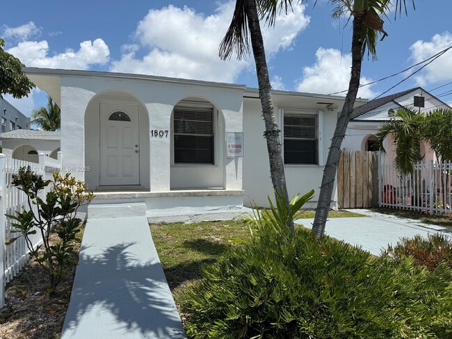 Photo - 1807 NW 33rd St Apartamento Unidad 1807