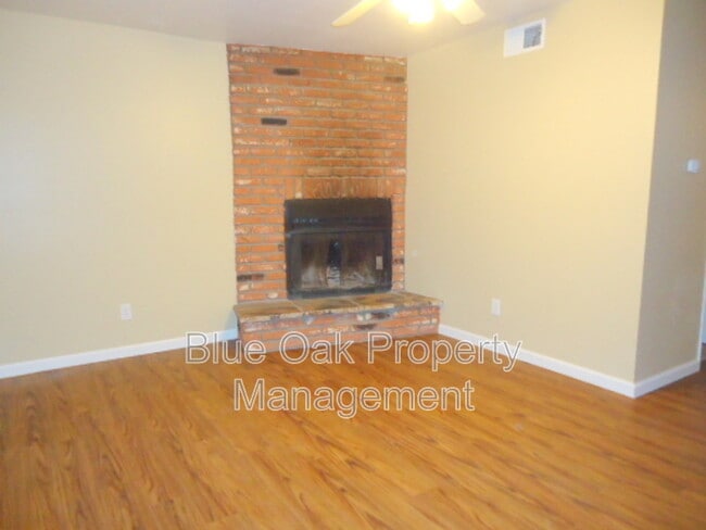 Photo - 403 Maple St