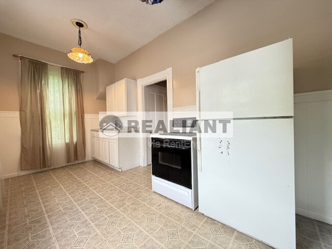 Photo - 128 W 31st St