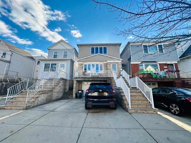 Building Photo - 126 W 25th St Unit 2