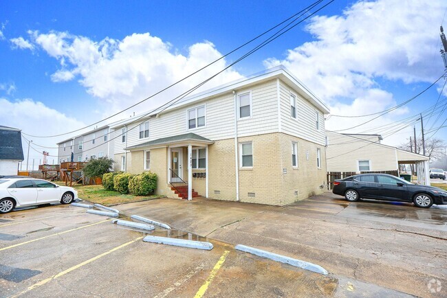 Building Photo - Move-In-Ready! Willoughby Beach, Norfolk! Rental