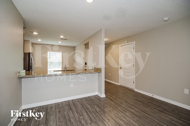 Photo - 280 Edgevale Rd SE