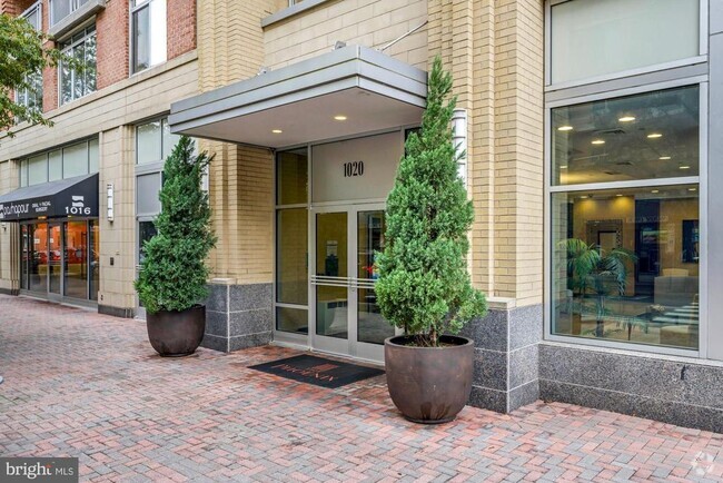 Building Photo - 1020 N Highland St Unit 617 Rental