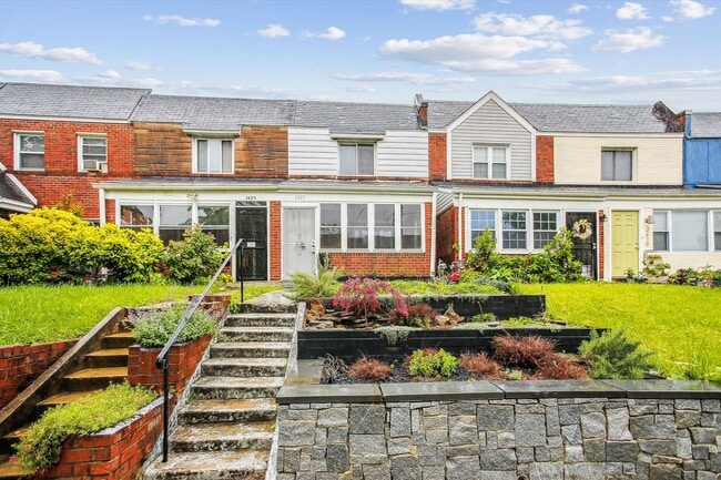 Building Photo - Stylish NE DC 2BR/1.5BA Townhome with Space, Comfort & Charm