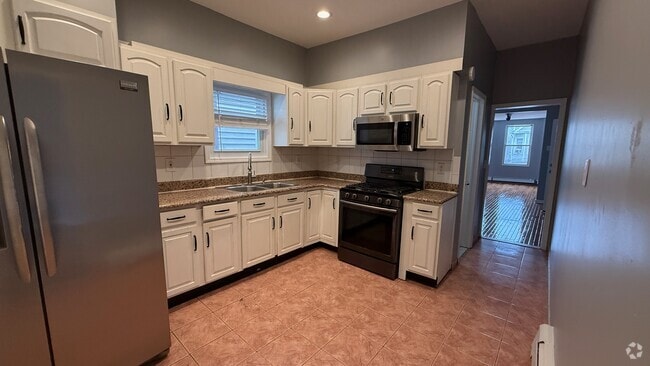 Building Photo - 7 Apollo St Unit 2nd Floor Rental