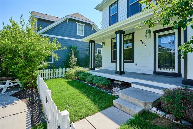 Photo - 2615 Elmira St