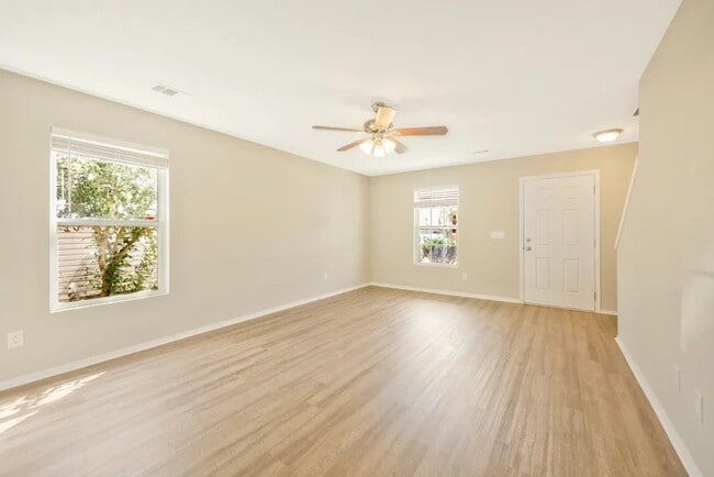 Photo - 2888 Creekbend Dr