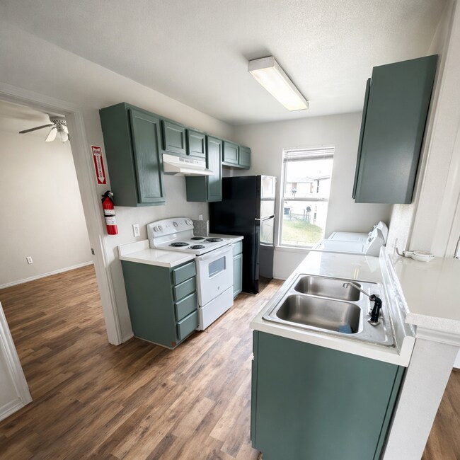 Photo - AVAILABLE NOW! - FULLY FURNISHED Unit C