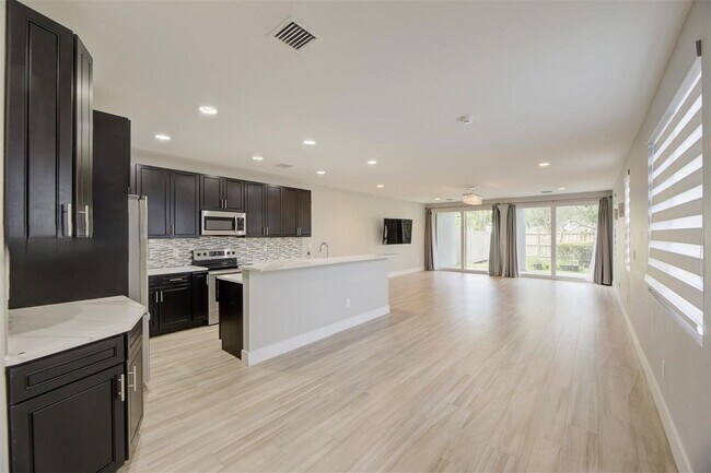 Photo - 619 SW 17th St