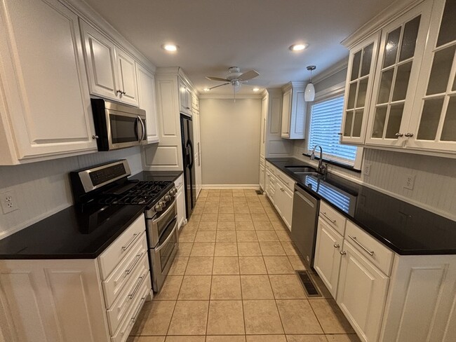 Photo - Updated 3 bedroom 1 bathroom Home in Kingw...