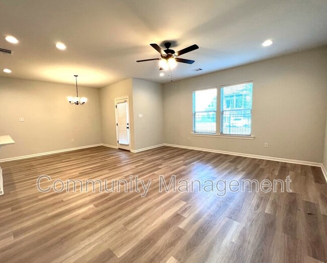 Photo - 1018 Bengal Crossing Ave