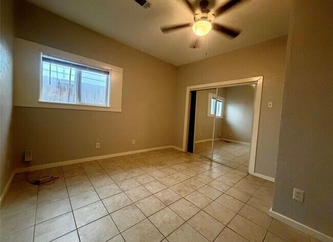 3403 Yupon St Unit 2