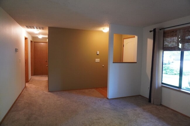 Photo - 4631 NW Lincoln Ave