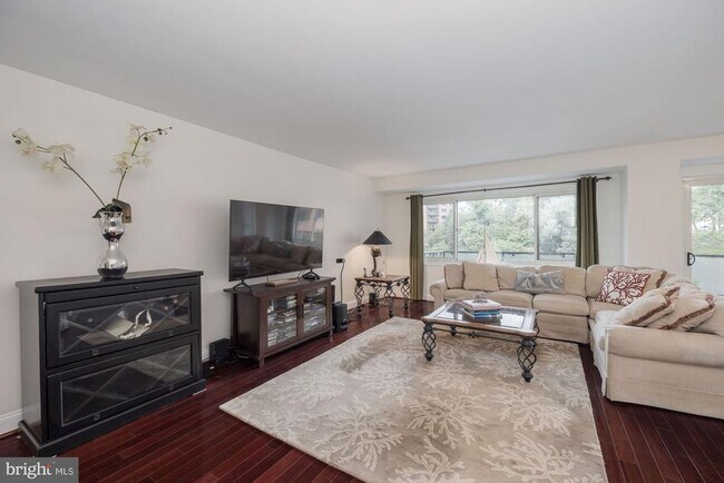 Photo - 4201 Cathedral Ave NW Unit 620E