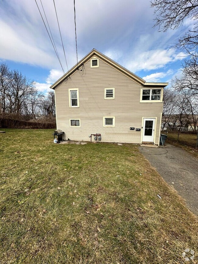 Building Photo - 308 1st St Unit 2 Rental