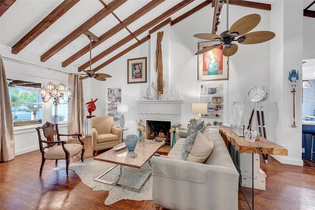 Photo - 725 SE 7th St