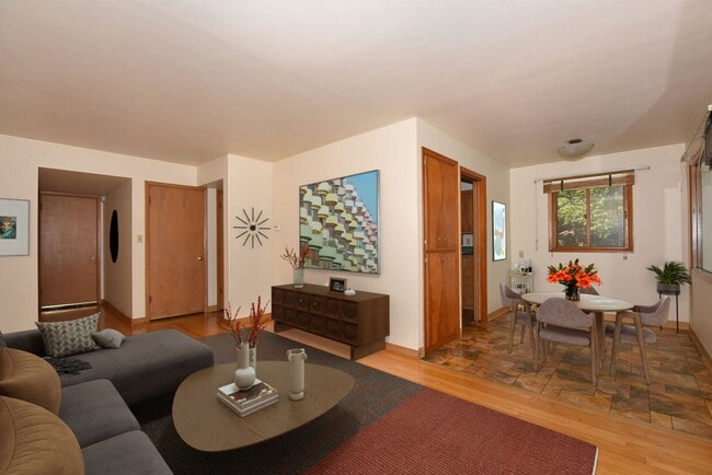 Photo - 1 Bedroom Mid Century Modern Retreat on Milwaukee River