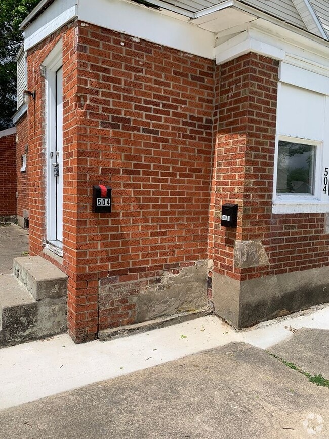 Building Photo - Beethoven St 504 - 504 1/2 Unit 504 Down Rental
