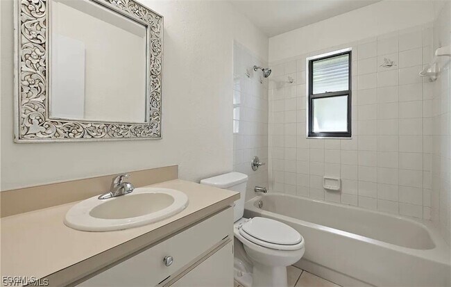 Building Photo - 4709 SW 25th Pl