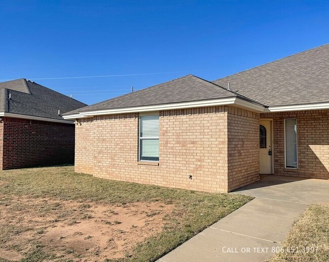 3 bed, 3 bath with large back yard! - 3 bed, 3 bath with large back yard! House