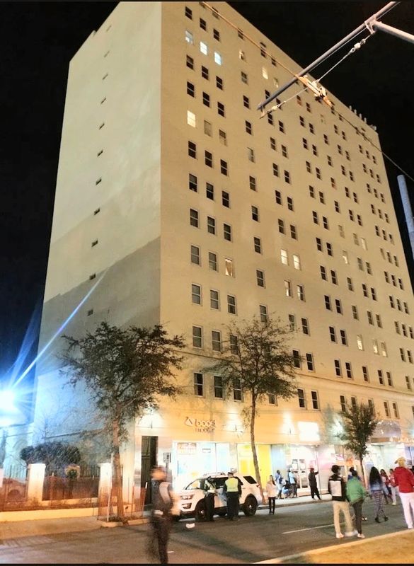 Building Photo - 1205 St Charles Ave Unit 1216