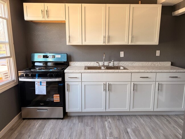 Building Photo - 46 Blackhawk Rd Unit 50