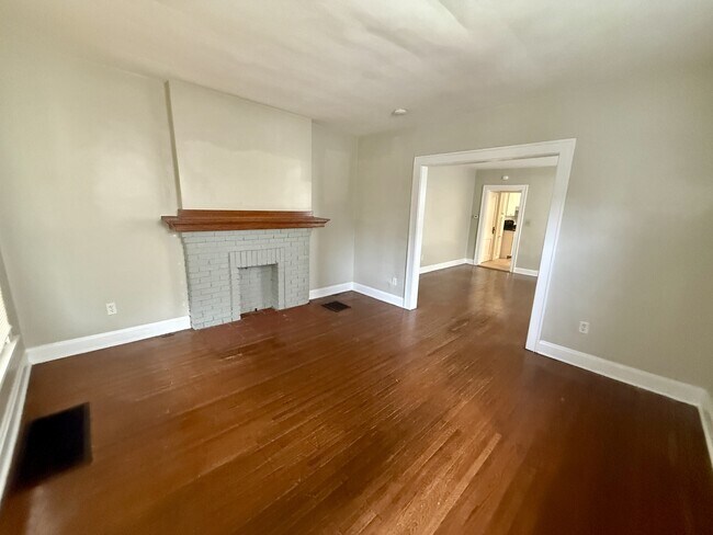 Photo - 185 Clinton St