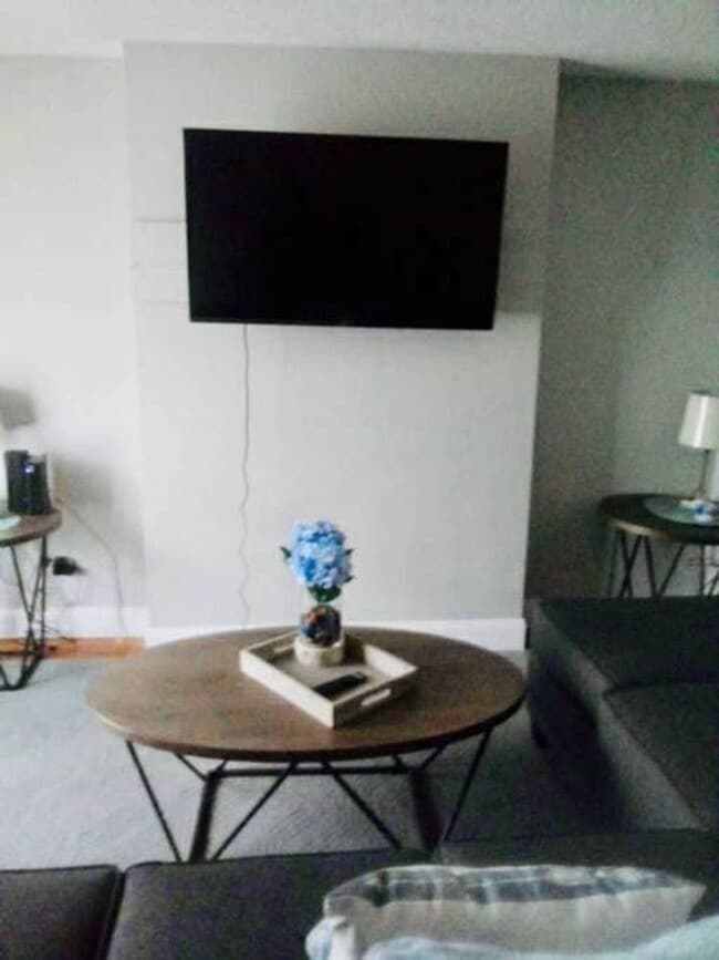 Building Photo - 117-119 Innis Unit 117