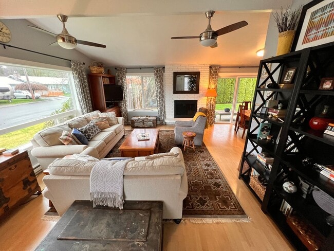 Photo - 3513 Hawthorne Pl SE